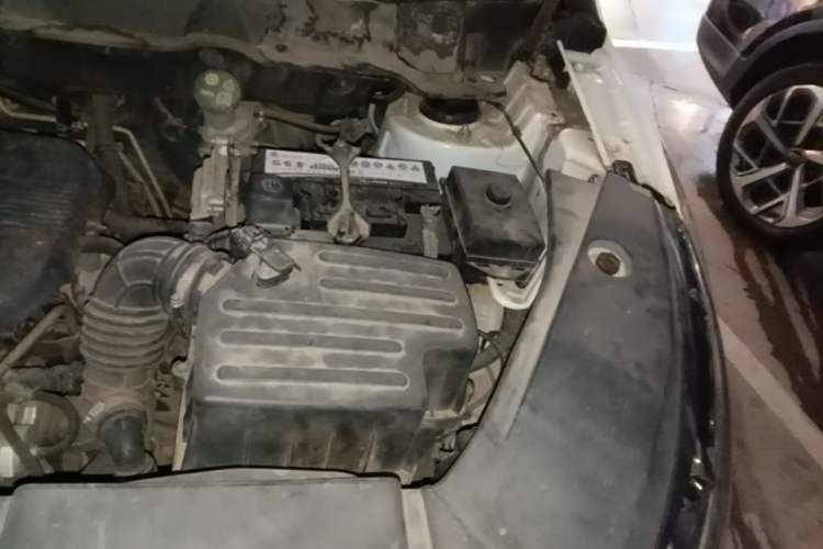 Used Dongfeng Fengon 580 2017 1.5T Manual Luxury Model Engine Bay Left
