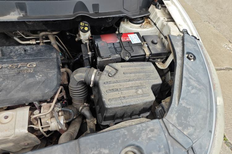Used Dongfeng Fengon 580 2017 1.5T CVT Comfort Model Engine Bay Left