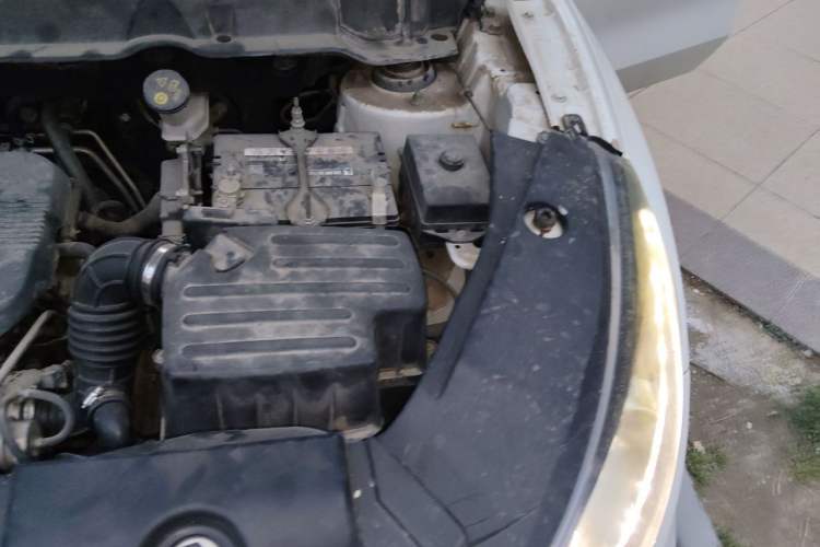 Used Dongfeng Fengon 580 2017 1.5T CVT Comfort Model Engine Bay Left