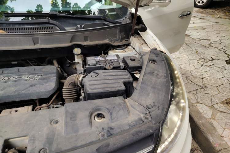 Used Dongfeng Fengon 580 2017 Revised Version 1.5T CVT Luxury Edition Engine Bay Left