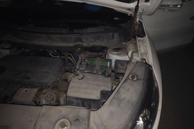 Used Dongfeng Fengon 580 2017 1.5T Manual Luxury Model Engine Bay Left