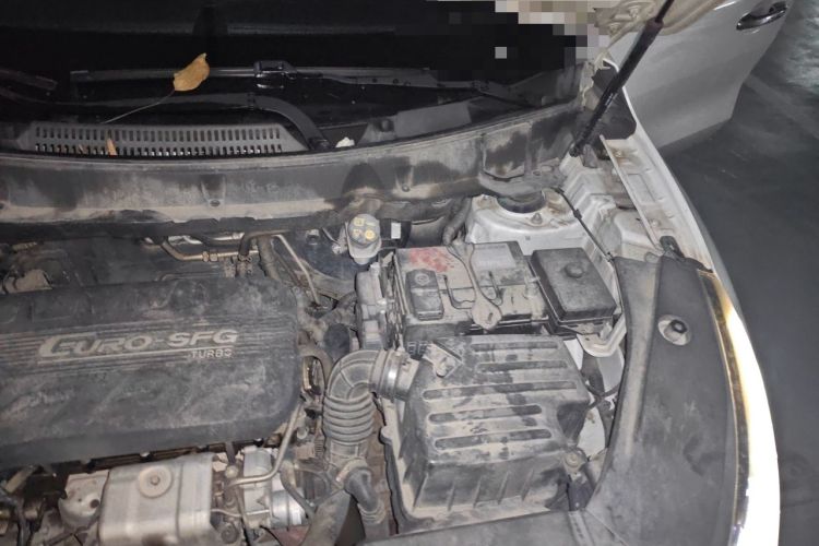Used Dongfeng Fengon 580 2017 Revised Version 1.5T CVT Luxury Edition Engine Bay Left