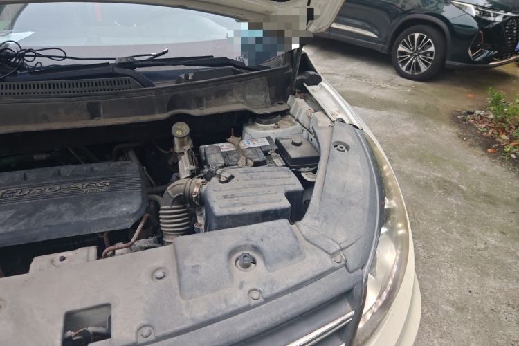 Used Dongfeng Fengon 580 2017 1.5T Manual Luxury Model Engine Bay Left