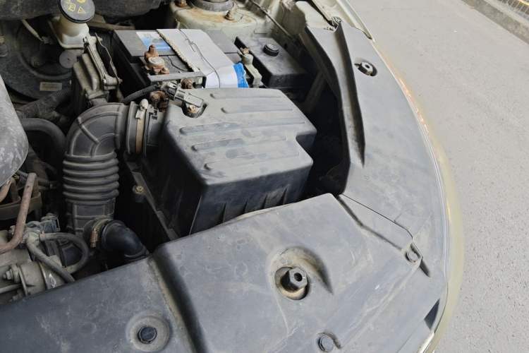 Used Dongfeng Fengon 580 2017 1.5T Manual Luxury Model Engine Bay Left