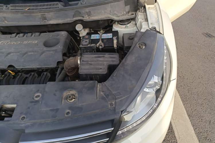 Used Dongfeng Fengon 580 2017 1.8L Manual Comfort Model Engine Bay Left