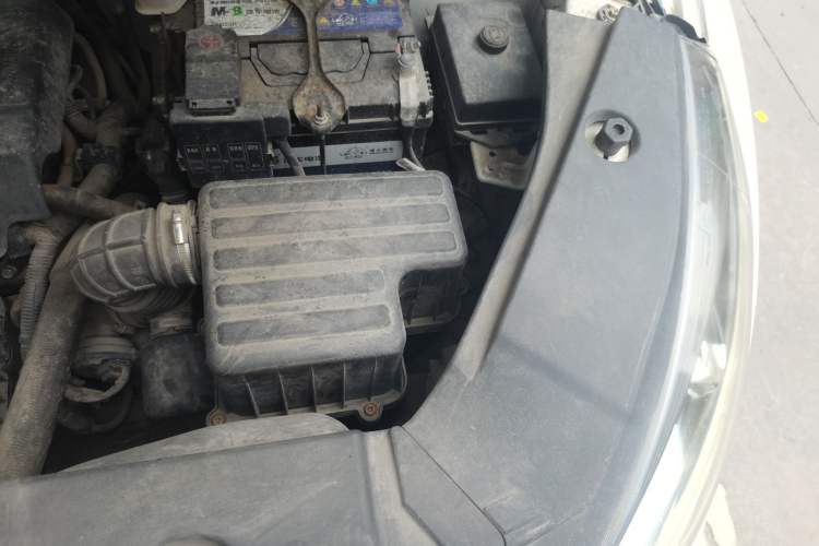 Used Dongfeng Fengon 580 2017 1.8L Manual Comfort Model Engine Bay Left