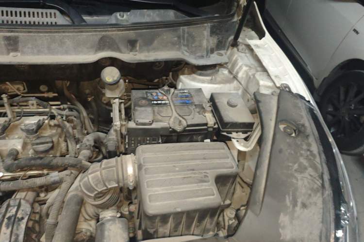 Used Dongfeng Fengon 580 2017 1.8L Manual Comfort Model Engine Bay Left