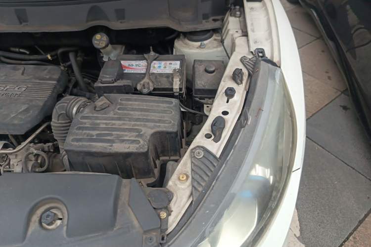 Used Dongfeng Fengon 580 2017 1.5T CVT Smart Style Model Engine Bay Left