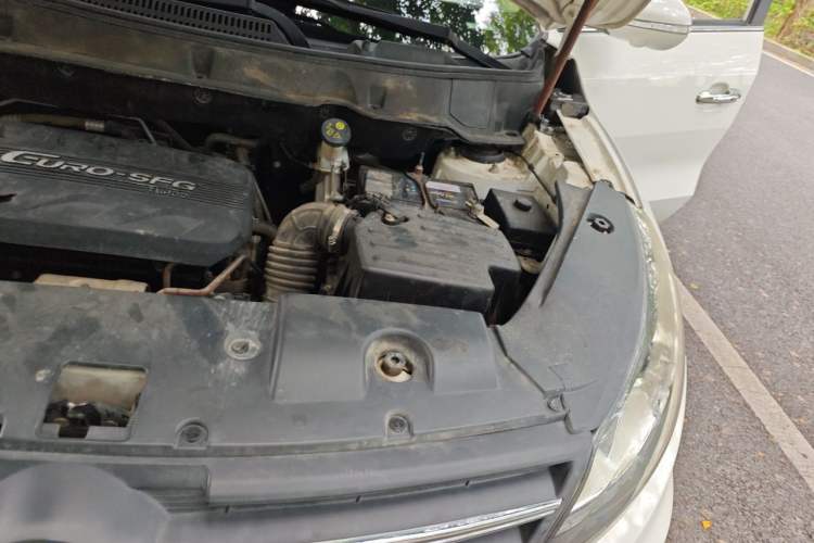 Used Dongfeng Fengon 580 2017 1.5T Manual Luxury Model Engine Bay Left