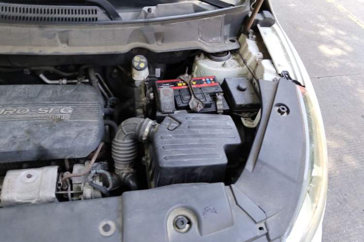 Used Dongfeng Fengon 580 2017 Revised Version 1.5T CVT Luxury Edition Engine Bay Left