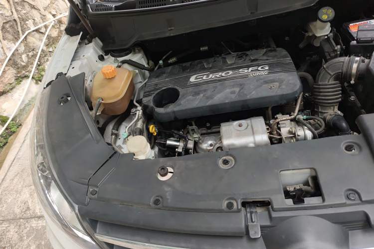 Used Dongfeng Fengon 580 2017 Revised Version 1.5T CVT Luxury Edition Engine Bay Right