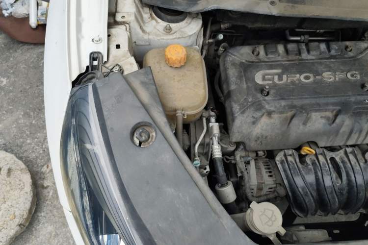Used Dongfeng Fengon 580 2017 1.8L Manual Comfort Model Engine Bay Right