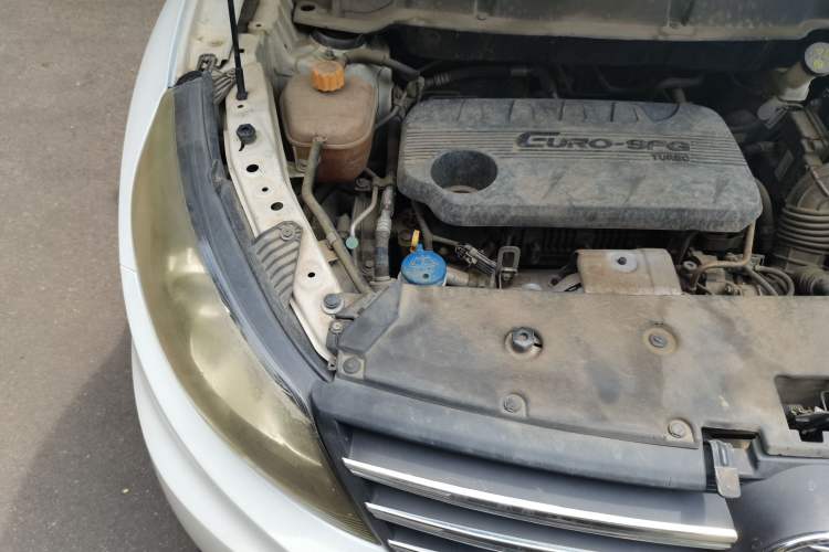 Used Dongfeng Fengon 580 2017 1.5T CVT Comfort Model Engine Bay Right