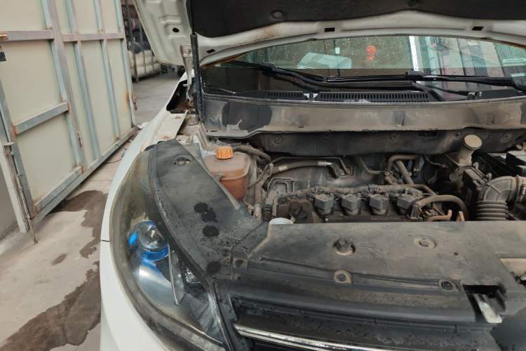 Used Dongfeng Fengon 580 2017 1.5T CVT Smart Style Model Engine Bay Right