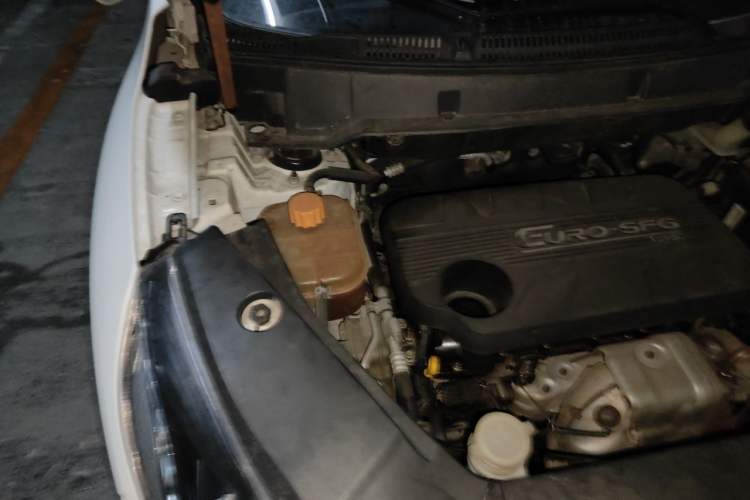 Used Dongfeng Fengon 580 2017 1.5T CVT Smart Style Model Engine Bay Right