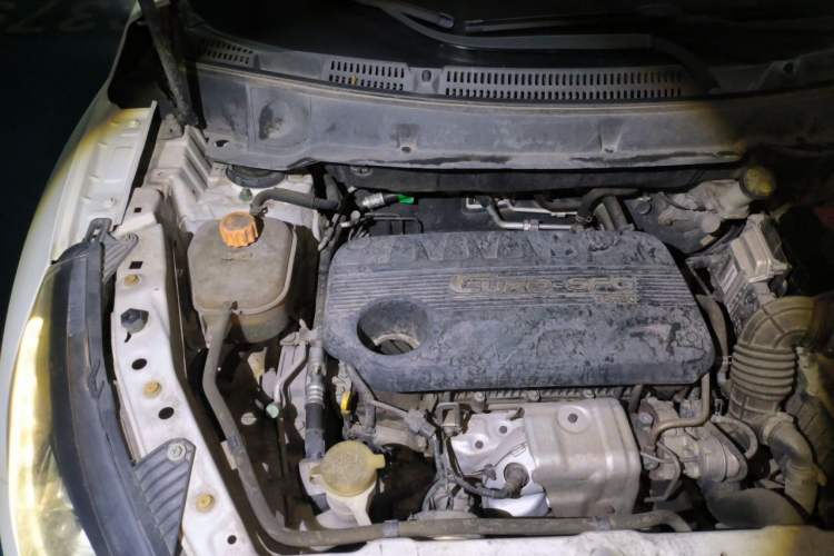 Used Dongfeng Fengon 580 2017 1.5T Manual Luxury Model Engine Bay Right