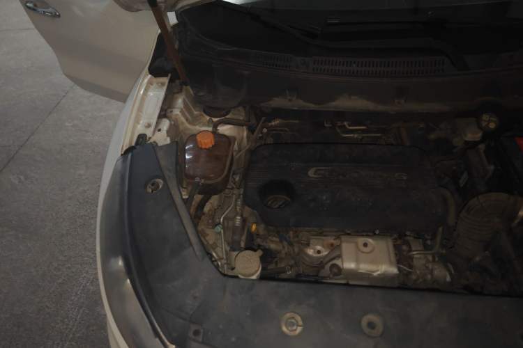 Used Dongfeng Fengon 580 2017 1.5T CVT Comfort Model Engine Bay Right