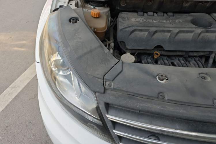 Used Dongfeng Fengon 580 2017 1.8L Manual Comfort Model Engine Bay Right
