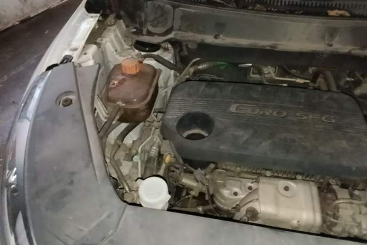 Used Dongfeng Fengon 580 2017 1.5T Manual Luxury Model Engine Bay Right