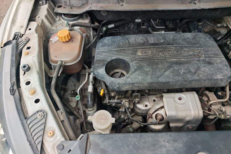 Used Dongfeng Fengon 580 2017 1.5T CVT Comfort Model Engine Bay Right