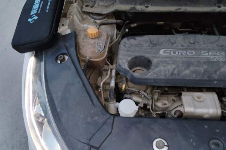 Used Dongfeng Fengon 580 2017 1.5T CVT Comfort Model Engine Bay Right