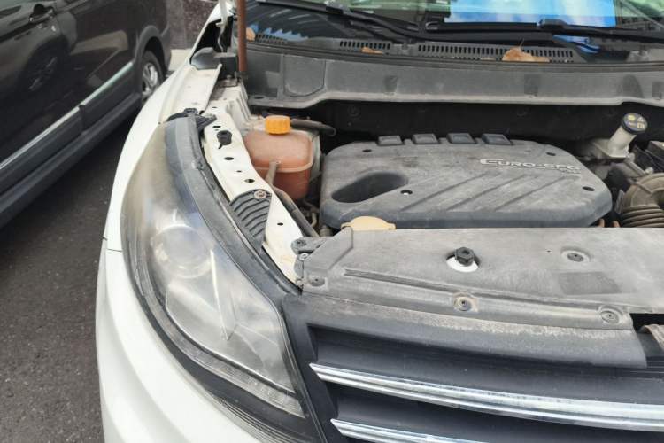 Used Dongfeng Fengon 580 2017 1.5T CVT Comfort Model Engine Bay Right