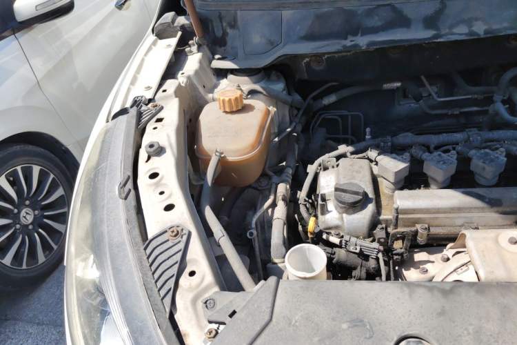 Used Dongfeng Fengon 580 2017 Revised Version 1.5T CVT Luxury Edition Engine Bay Right