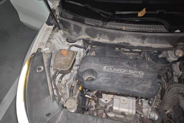 Used Dongfeng Fengon 580 2017 Revised Version 1.5T CVT Luxury Edition Engine Bay Right