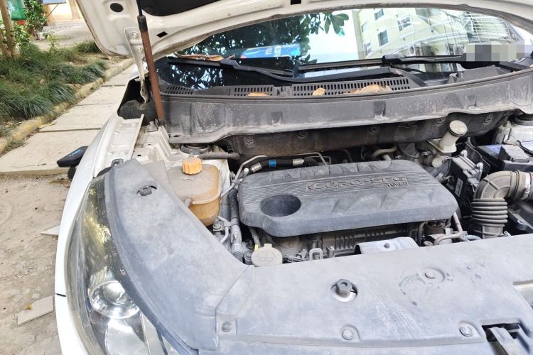 Used Dongfeng Fengon 580 2017 Revised Version 1.5T CVT Luxury Edition Engine Bay Right