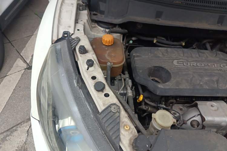 Used Dongfeng Fengon 580 2017 1.5T CVT Smart Style Model Engine Bay Right