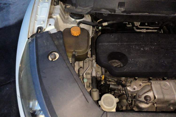 Used Dongfeng Fengon 580 2017 1.5T CVT Comfort Model Engine Bay Right