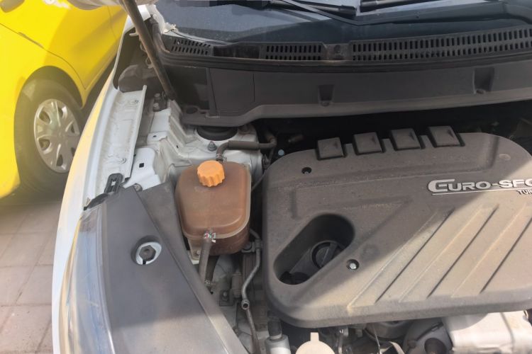 Used Dongfeng Fengon 580 2017 1.5T Manual Luxury Model Engine Bay Right