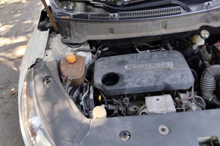 Used Dongfeng Fengon 580 2017 Revised Version 1.5T CVT Luxury Edition Engine Bay Right