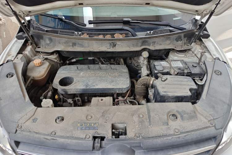 Used Dongfeng Fengon 580 2017 1.5T Manual Luxury Model Engine Bay