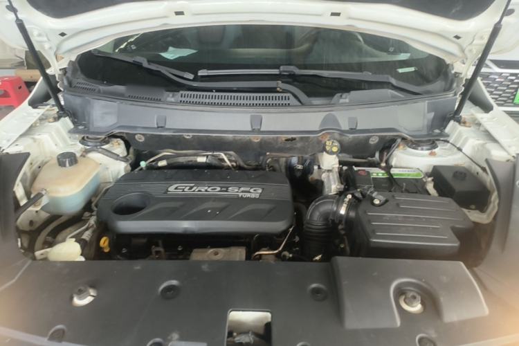 Used Dongfeng Fengon 580 2017 1.5T Manual Luxury Model Engine Bay