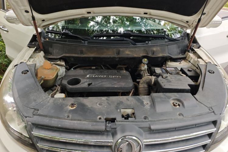 Used Dongfeng Fengon 580 2017 1.5T Manual Luxury Model Engine Bay