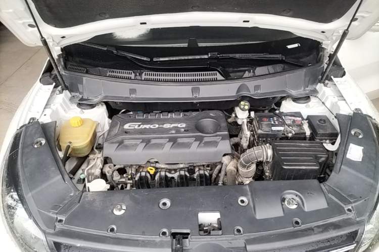 Used Dongfeng Fengon 580 2017 1.8L Manual Comfort Model Engine Bay