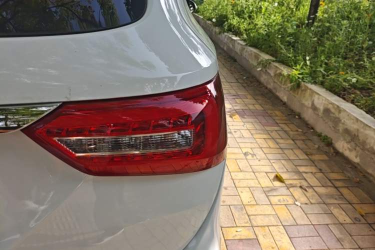 Used Dongfeng Fengon 580 2017 1.5T CVT Luxury Model Exterior 3
