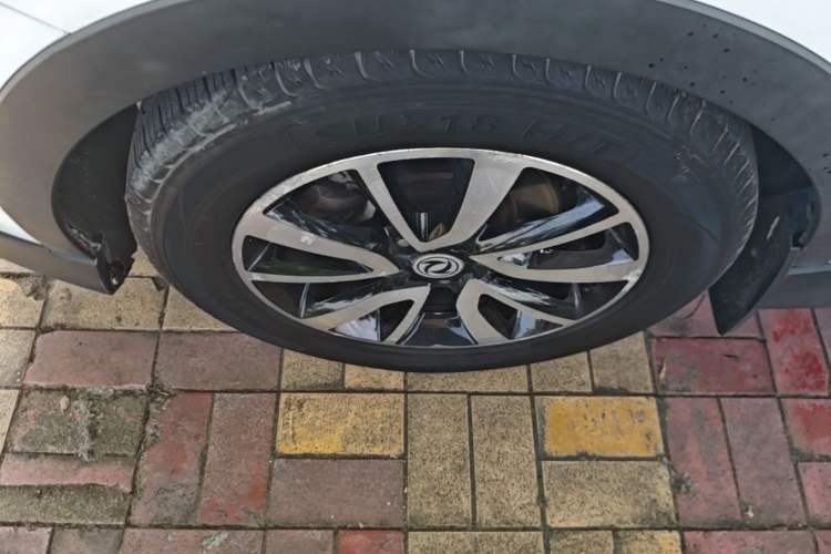 Used Dongfeng Fengon 580 2017 1.5T CVT Luxury Model Exterior 4