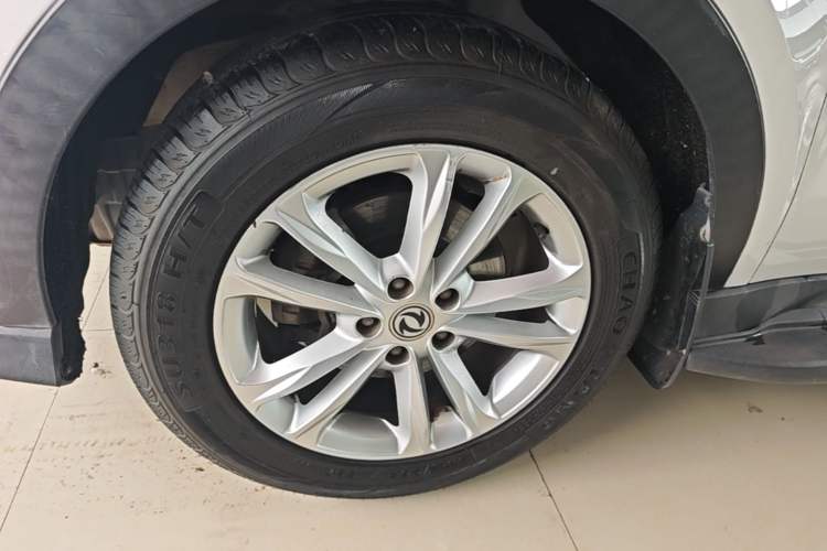 Used Dongfeng Fengon 580 2017 1.8L Manual Comfort Model Exterior 4