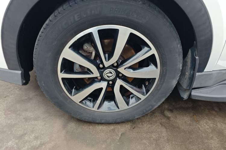 Used Dongfeng Fengon 580 2017 Revised Version 1.5T CVT Luxury Edition Exterior 4