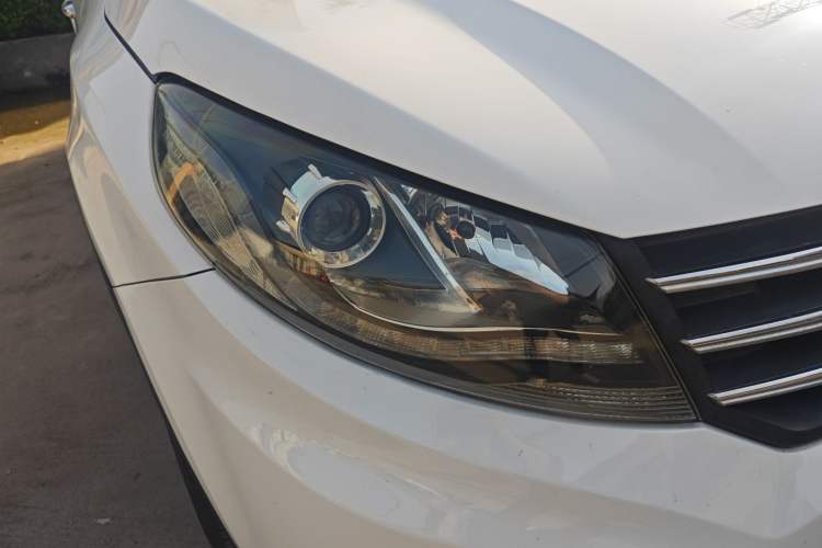 Used Dongfeng Fengon 580 2017 1.5T Manual Luxury Model Exterior 6