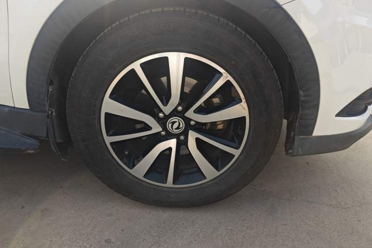 Used Dongfeng Fengon 580 2017 1.5T Manual Luxury Model Exterior 7