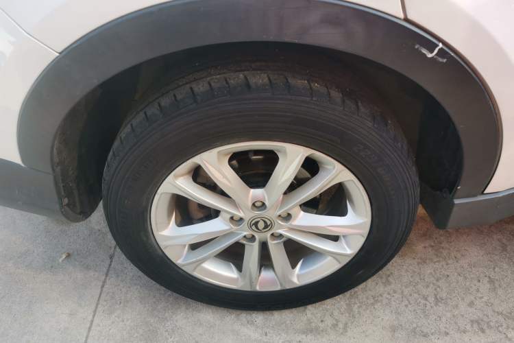 Used Dongfeng Fengon 580 2017 1.5T CVT Comfort Model Exterior 8