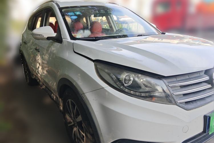 Used Dongfeng Fengon 580 2017 1.5T Manual Luxury Model Front Right 45 Deg