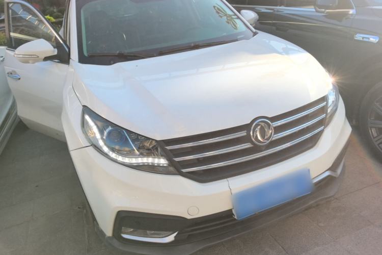 Used Dongfeng Fengon 580 2017 1.5T CVT Smart Style Model Front Right 45 Deg