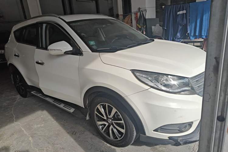 Used Dongfeng Fengon 580 2017 1.5T CVT Luxury Model Front Right 45 Deg