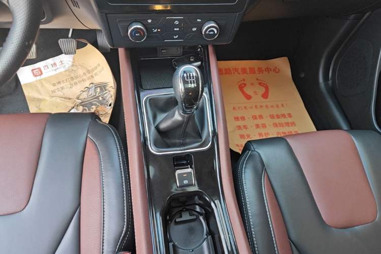 Used Dongfeng Fengon 580 2017 1.5T Manual Luxury Model Gear Lever