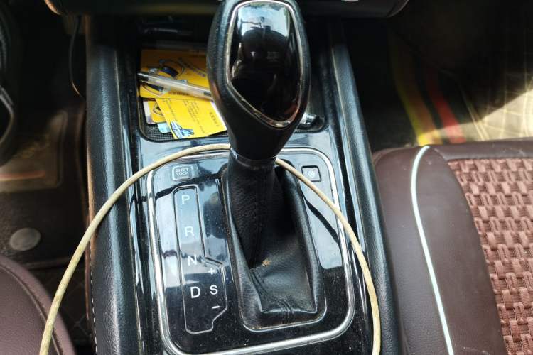 Used Dongfeng Fengon 580 2017 1.5T CVT Comfort Model Gear Lever