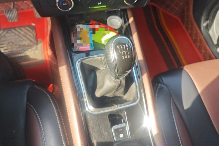 Used Dongfeng Fengon 580 2017 1.5T Manual Luxury Model Gear Lever